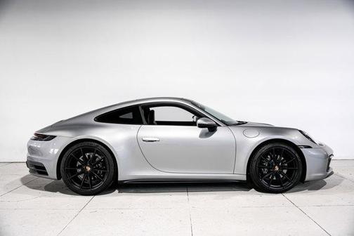 2022 Porsche 911 Carrera