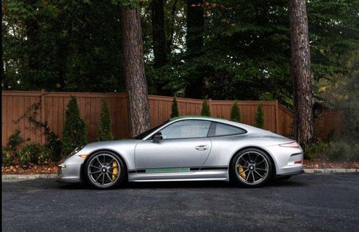 GT Silver Metallic 2016 Porsche 911 R