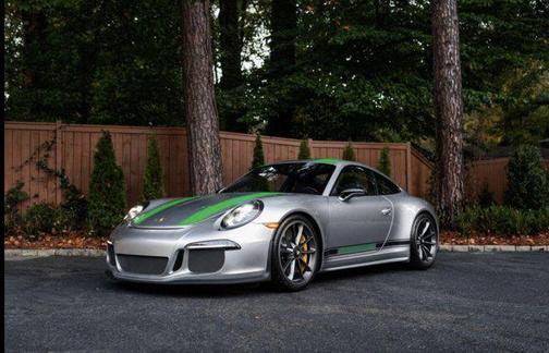 GT Silver Metallic 2016 Porsche 911 R
