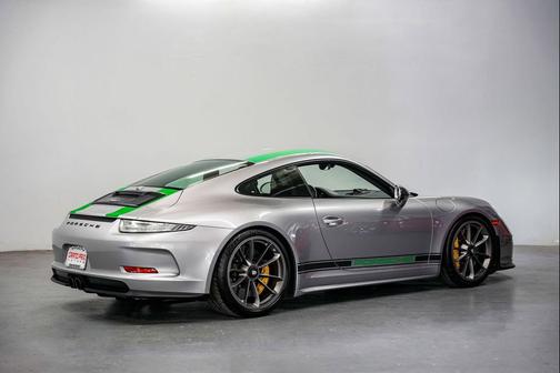 GT Silver Metallic 2016 Porsche 911 R