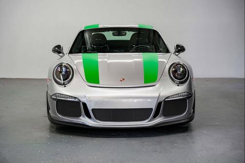 GT Silver Metallic 2016 Porsche 911 R
