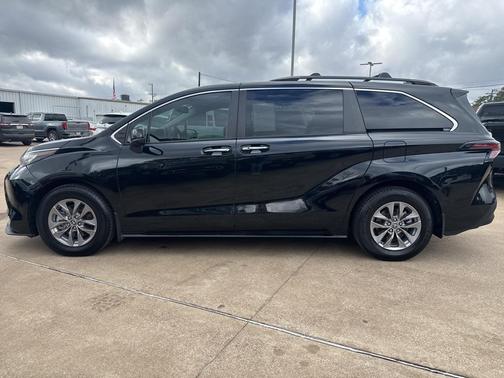 2023 Toyota Sienna XLE