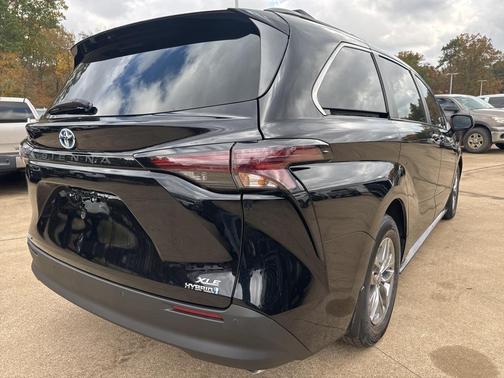 2023 Toyota Sienna XLE