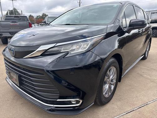 2023 Toyota Sienna XLE