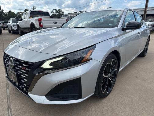 2023 Nissan Altima SR FWD