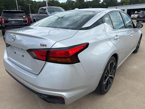 2023 Nissan Altima SR FWD