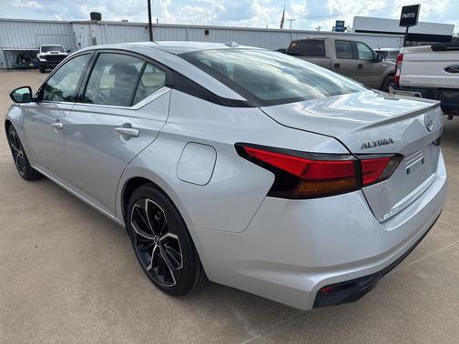 2023 Nissan Altima SR FWD