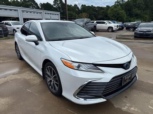 2023 Toyota Camry Hybrid XLE