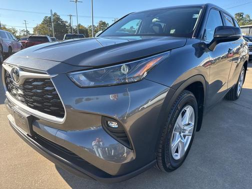 2023 Toyota Highlander LE