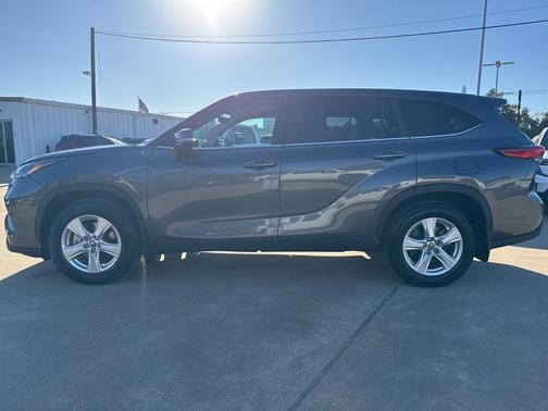 2023 Toyota Highlander LE