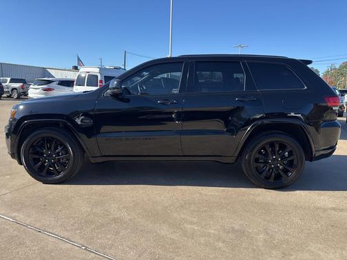 2022 Jeep Grand Cherokee Laredo