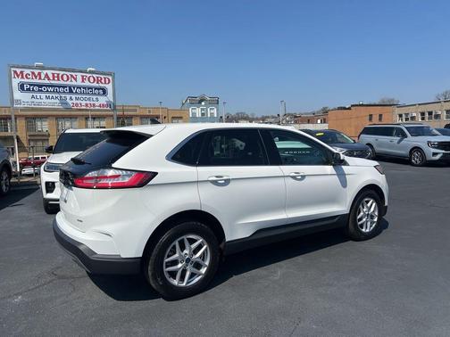 White Metallic 2022 Ford Edge SEL