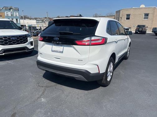 White Metallic 2022 Ford Edge SEL