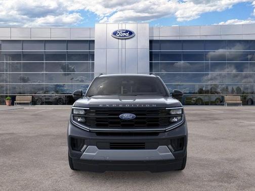 Dark Matter Gray Metallic 2026 Ford Expedition Platinum