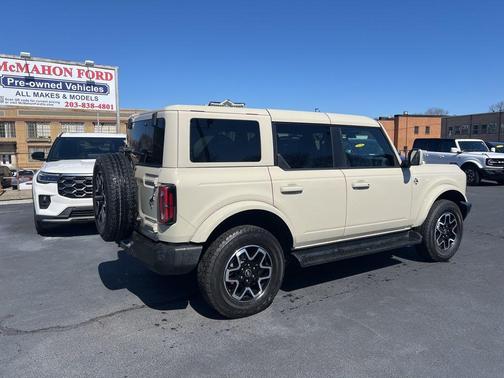 Desert Sand 2025 Ford Bronco Outer Banks