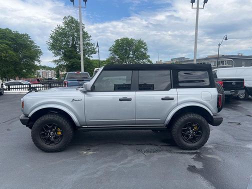 Silver Metallic 2024 Ford Bronco Badlands