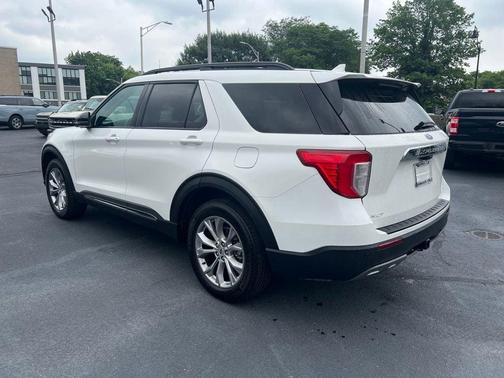 White Metallic 2024 Ford Explorer XLT