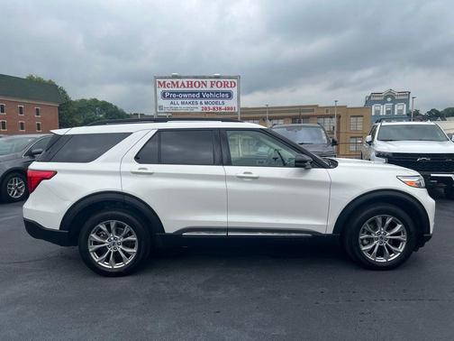 White Metallic 2024 Ford Explorer XLT