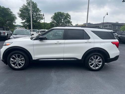 White Metallic 2024 Ford Explorer XLT