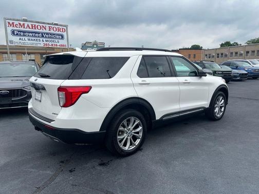 White Metallic 2024 Ford Explorer XLT