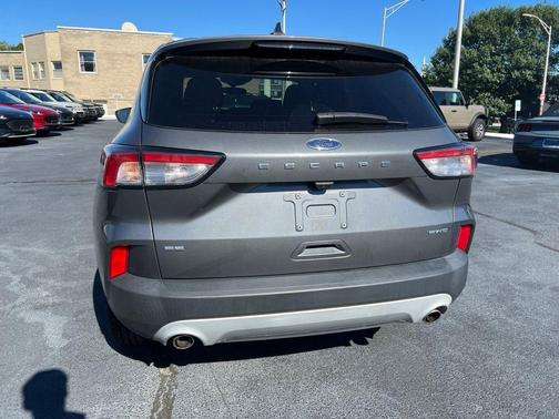 Gray Metallic 2022 Ford Escape SE