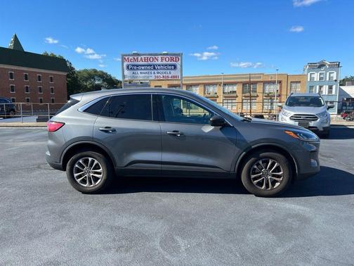Gray Metallic 2022 Ford Escape SE