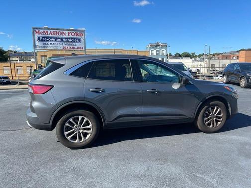 Gray Metallic 2022 Ford Escape SE