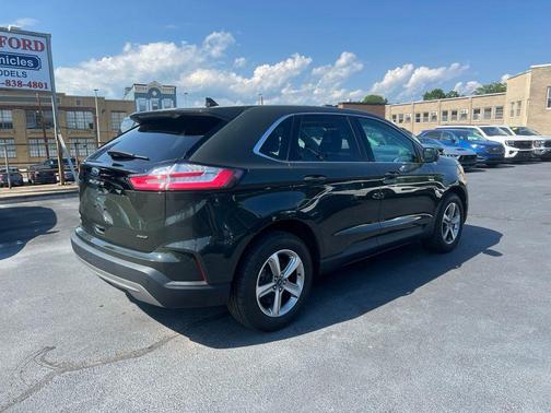 Green Metallic 2022 Ford Edge SEL