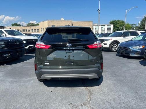 Green Metallic 2022 Ford Edge SEL