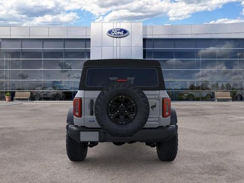 Avalanche Gray 2026 Ford Bronco Outer Banks