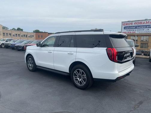 Oxford White 2025 Ford Expedition Active
