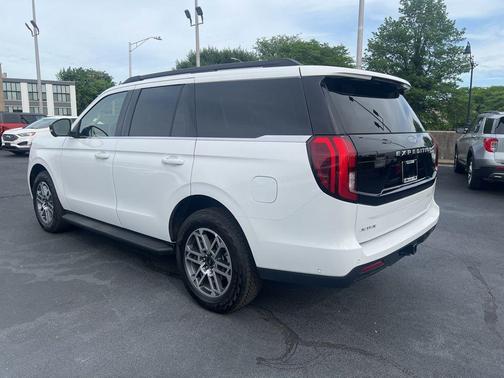 Oxford White 2025 Ford Expedition Active