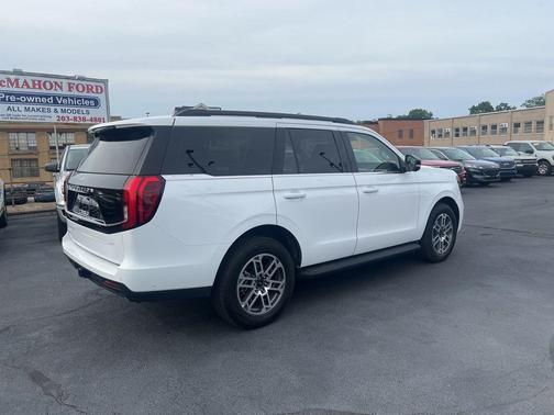 Oxford White 2025 Ford Expedition Active