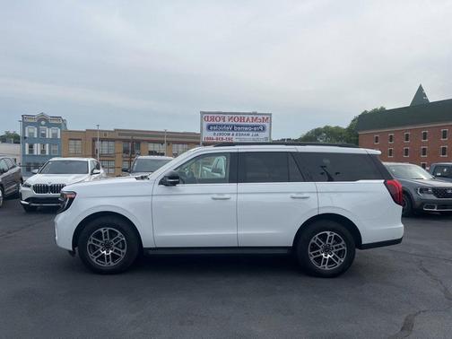 Oxford White 2025 Ford Expedition Active