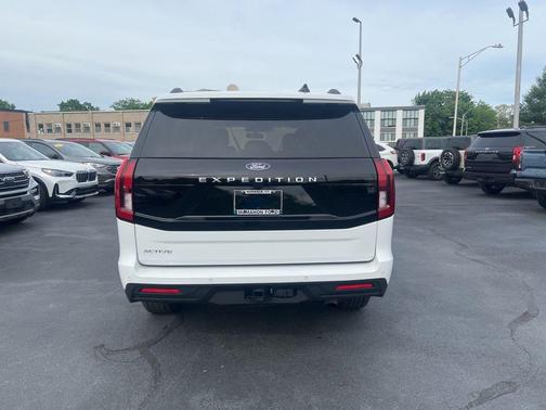 Oxford White 2025 Ford Expedition Active