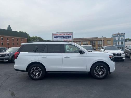 Oxford White 2025 Ford Expedition Active