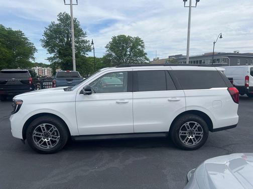 Oxford White 2025 Ford Expedition Active