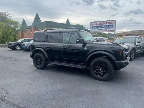 Shadow Black 2025 Ford Bronco Outer Banks