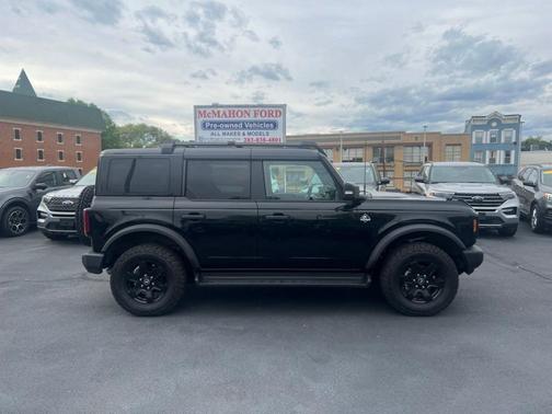 Shadow Black 2025 Ford Bronco Outer Banks