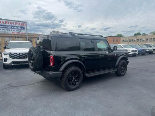 Shadow Black 2025 Ford Bronco Outer Banks
