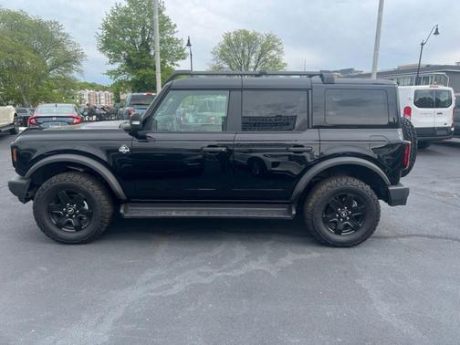 Shadow Black 2025 Ford Bronco Outer Banks