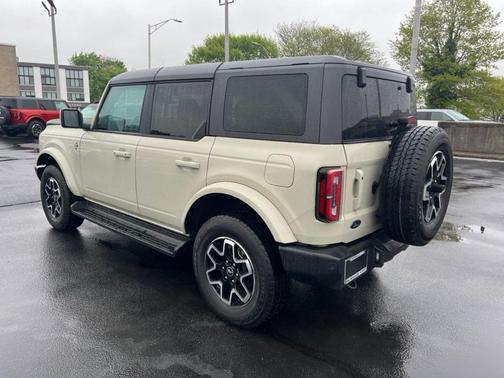 Desert Sand 2025 Ford Bronco Outer Banks