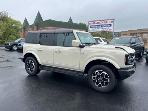 Desert Sand 2025 Ford Bronco Outer Banks