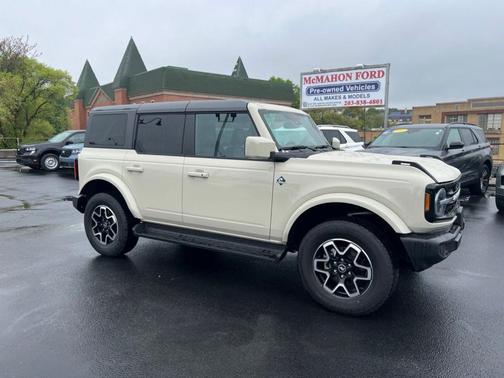 Desert Sand 2025 Ford Bronco Outer Banks