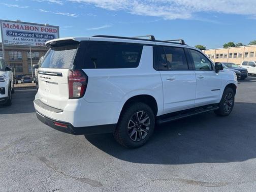Summit White 2023 Chevrolet Suburban Z71