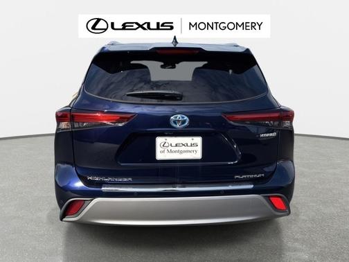 2023 Toyota Highlander Hybrid Platinum
