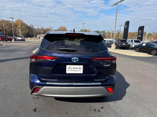 2023 Toyota Highlander Hybrid Platinum