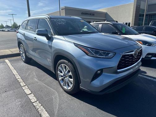 Moon Dust 2022 Toyota Highlander Limited