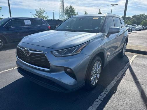 Moon Dust 2022 Toyota Highlander Limited