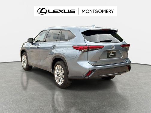 Moon Dust 2022 Toyota Highlander Limited